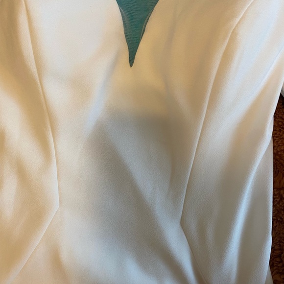 Beautiful Wedding Gown! Never worn. Size 10 altered to size 6. - Picture 8 of 12